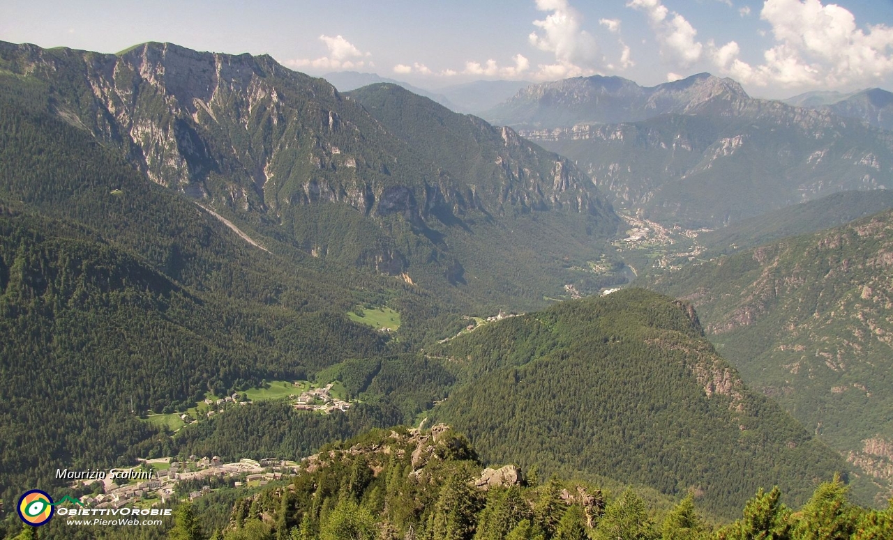 32 Panorama sulla Valsecca, da Roncobello a Lenna....JPG